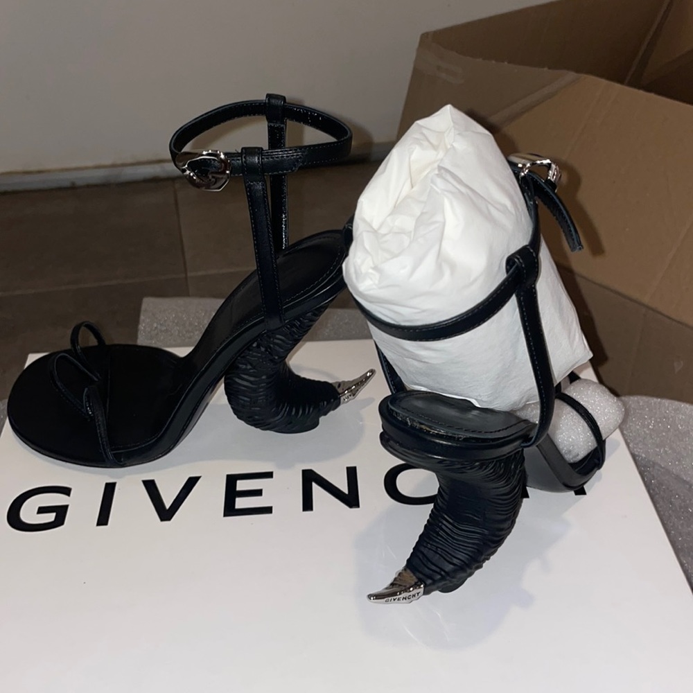 NIB Givenchy Horn Sandal